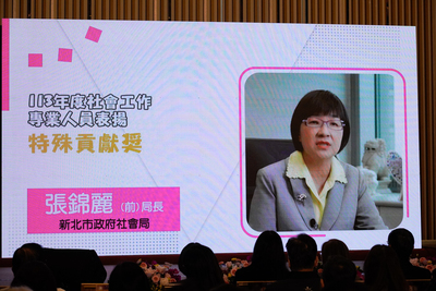 生前力倡性別平權與推動相關法案的前新北市社會局長張錦麗，獲「特殊貢獻獎」。