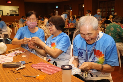 慈濟雙和靜思堂照顧據點  為長輩舉辦端節做香包活動