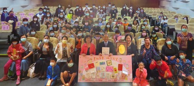 「墨仙有愛 擁抱希望」獎助學金頒發現場