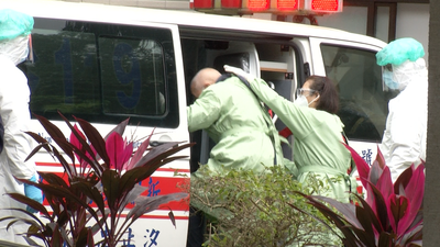 防疫演練將有接觸確診者的住民也用防疫專車載至醫院檢查