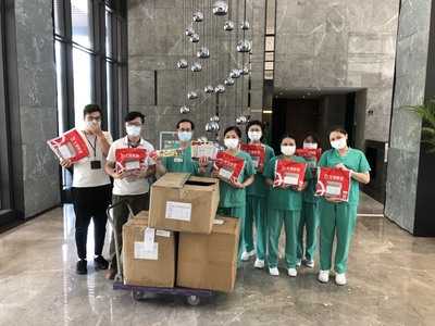 新北市與兒盟合作  將防疫安心包送到檢疫所  給檢疫隔離的親子玩