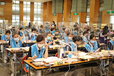 新北市居家照護關懷中心即使在母親節仍開設100線為市民服務