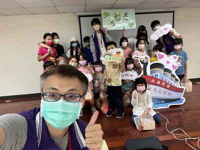 北海方舟活動結束  社工為小朋友拍攝紀念照   方舟  持續航行