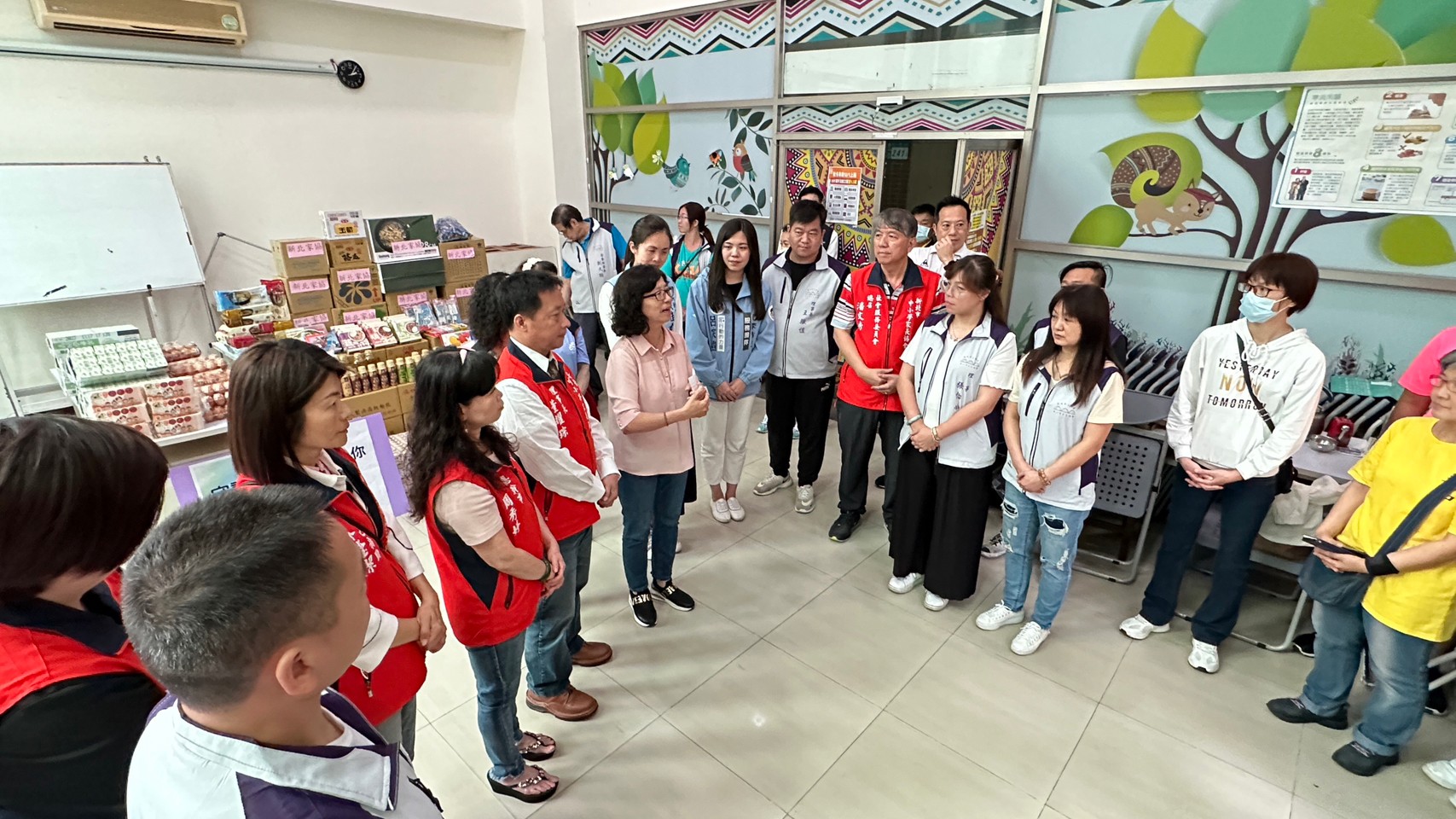 新北市中小學家長協會和三樹鶯家協
母親節捐贈物資和文具給小衛星據點
