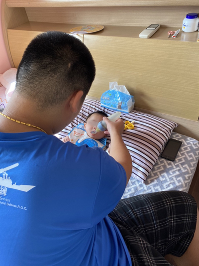 因女友離開  阿昊獨力撫養小生命