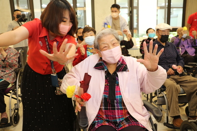 長輩笑開懷