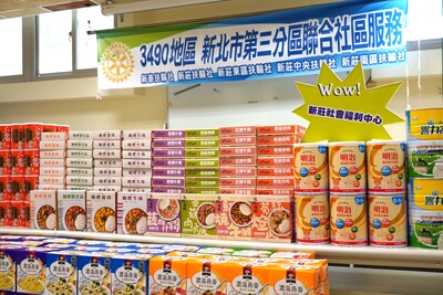 本次捐贈的物資，皆是依新莊社福中心服務案家的需求客製化採買，有嬰幼兒用品、成人奶粉及即食食品等民生物資
