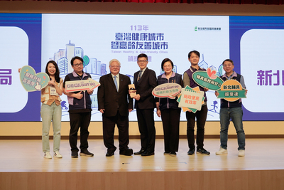 新北市率全國之先，首創輔具遠距評估服務，建置民眾端的線上輔具服務系統與APP，透過雲端再進化，讓輔具服務從遠距走向無距，榮獲「高齡友善城市類-創新獎」肯定。。