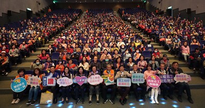 「讓奉獻成為一種榮耀」志工公益演唱會，今(30)日在新北三重綜合體育館舉行