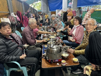 永和區長春老人健康會自102年起即在永福橋下成立「御膳房」 長輩開心共餐