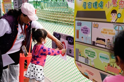 新北兒童安全嘉年華，透過遊戲闖關及實境模擬體驗，讓兒少安全知識玩中學，落實生活中