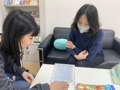 社工向家長說明服務方式與流程，以降低家長的焦慮。