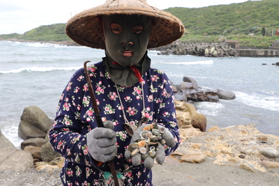 今年78歲的姚陳金蓮是碩果僅存的海女之一。新北市推動性平陪根計畫和社區小旅行，希望能保存貢寮的海女文化
