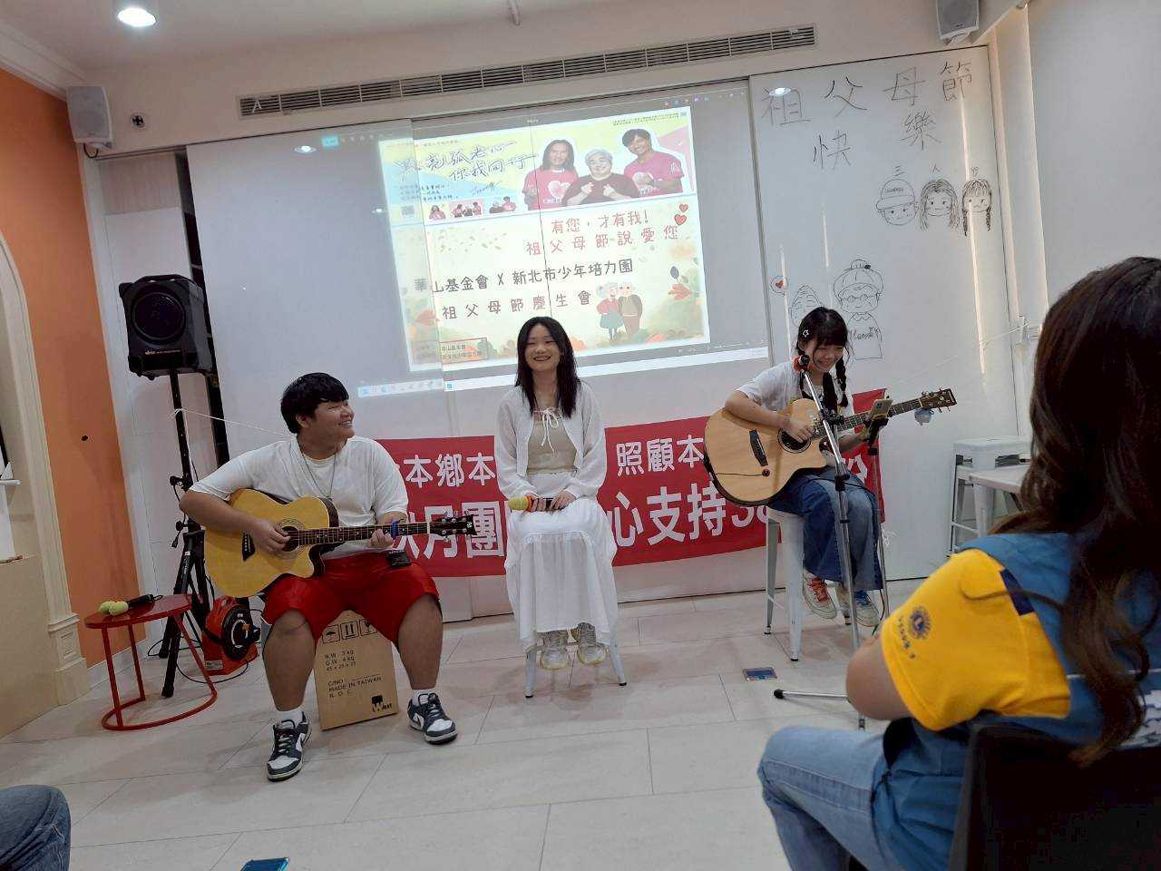 華山基金會攜手培力園慶祝祖父母節
少年「愛流目油」逗樂阿嬤破涕為笑