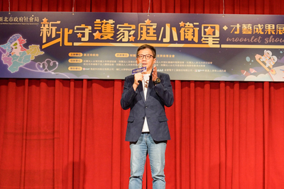 新北市副秘書長張其強參與小衛星才藝成果展。他說，小衛星計畫就像「希望工程」，協助孩子發掘潛能、建立自信、勇敢逐夢
