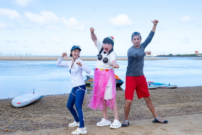 新北銀髮實境節目《高年級超進化》，由董至成「董月花」擔任主持人，王少偉及林莎擔任第一集節目嘉賓