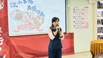  陳家琪議員表示，自己的母親也是童養媳，如果生在這個時代或許命運就會很不一樣