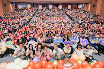 新北市松年大學動態成果展10日在市府3樓多功能集會堂登場