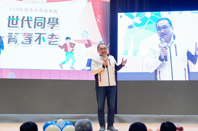 新北市長侯友宜出席新北市松年大學成果展，肯定銀髮學員多動、多健康