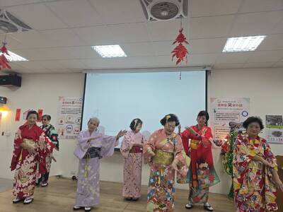  新北市愛笑瑜珈協會崇德站表演日本舞