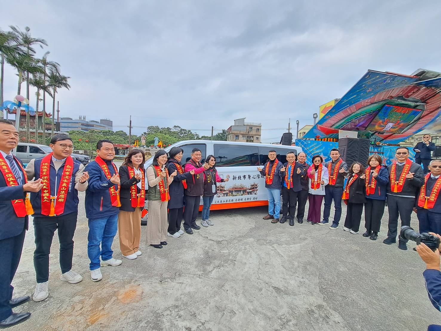 詹淑媚感念父母恩及集應廟尪公祖庇佑
捐贈第四輛復康巴士給新北市