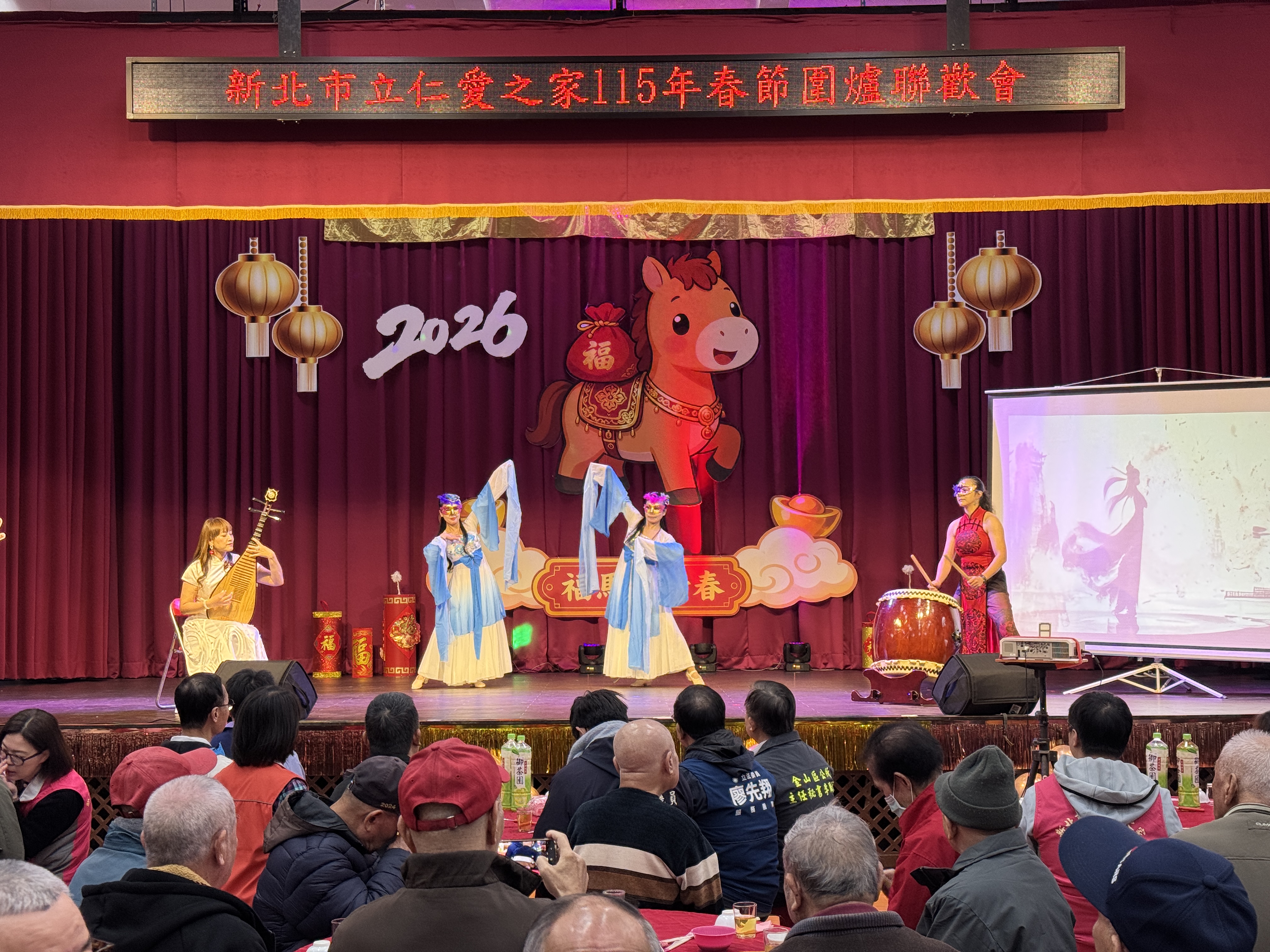 年菜飄香、十年陪伴 六合樂團現身萬里仁愛之家圍爐迎春