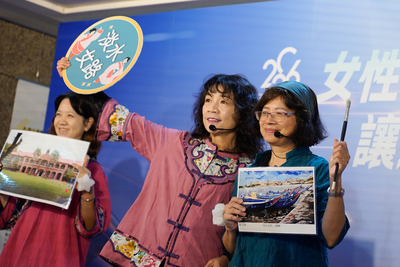 淡水女路帶來開場表演，以情境劇演繹女性在不同人生階段的角色轉換