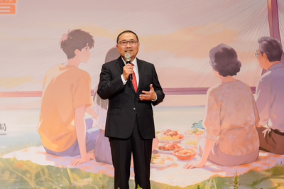  侯友宜市長說，小時母親陪我們，當她老時換我們陪伴她。