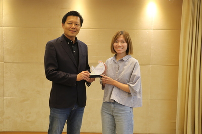  新北市副市長朱惕之頒獎表揚土城社福中心社工蘇芳儀