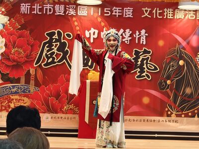 潘俊仁老師男扮女裝演出京劇《穆桂英掛帥捧印》精彩橋段