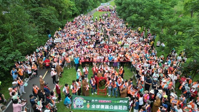  近千人在三峽河濱公園沿著綠色廊道參加公益路跑。