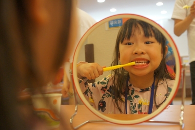 八里愛心教養院與新北市牙醫師公會在「三峽牙仙子の家」舉辦潔牙比賽  藉此呼籲家長重視孩子口腔健康
