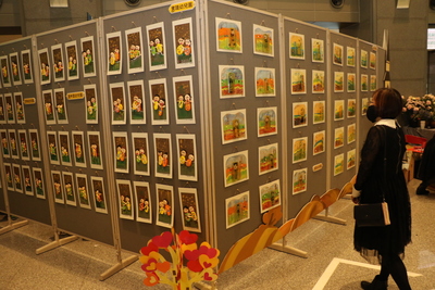 新北市政府一樓西側大廳展出千童畫展  每天換展  一連3天  歡迎觀賞