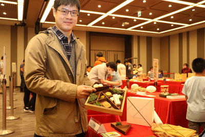 曾獲得多項獎項的黃旭宏為小孩設計巧食盒  除可拼圖玩遊戲 還能擺放食物甜點