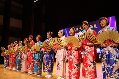松大學員表演日本扇子舞