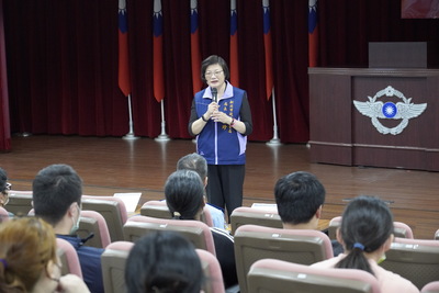 新北社會局長李美珍勉勵在場青年學子。