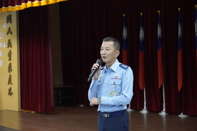 空軍松山基地指揮部參謀長陳玉珊表示，歡迎大家加入國軍行列，也有很多進修學習的機會。