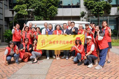新北市準提佛母慈善會匯聚善心,捐贈復康巴士助身障及長輩安心出門