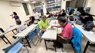 社區長輩到據點唱歌、下棋等