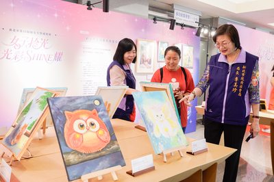 婦女大學成果展除了動態,另有靜態展。