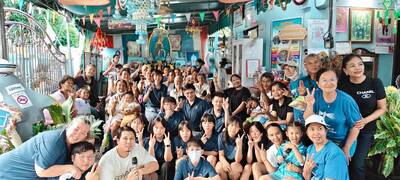 明穗教會「小衛星」到泰國芭達雅貧民窟訪視關懷並合影