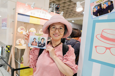 透過「AI時光照相館」,民眾重回18歲學生模樣。